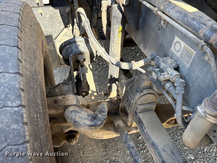 image for item EU8634 2019 Kenworth T400 hydrovac truck