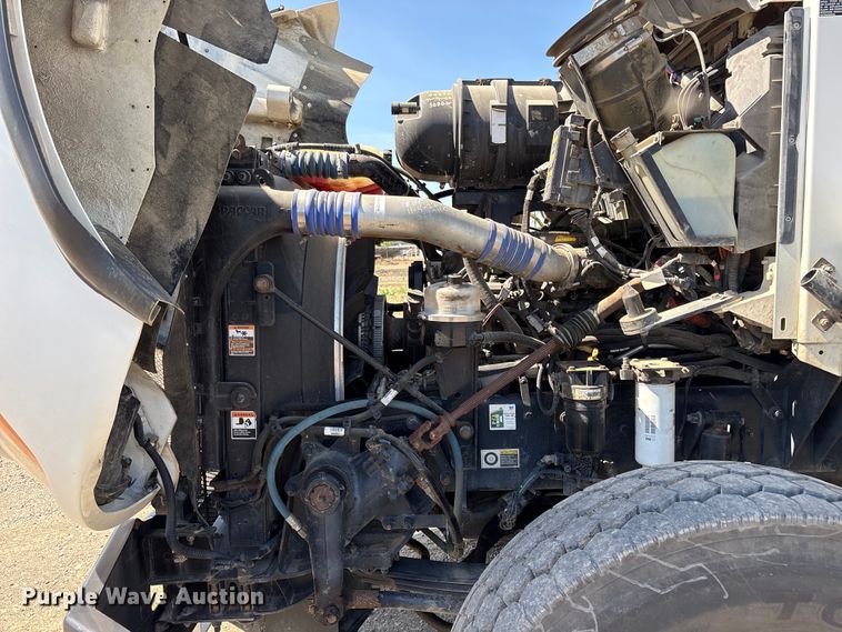 image for item EU8634 2019 Kenworth T400 hydrovac truck