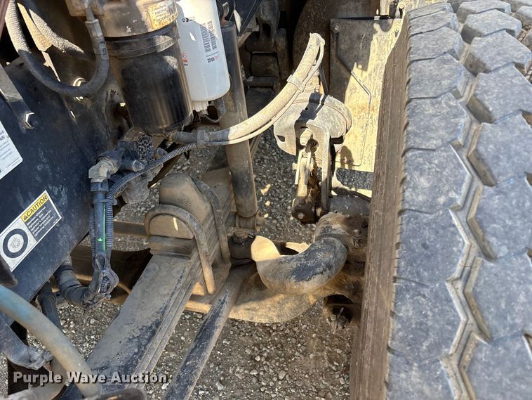 image for item EU8634 2019 Kenworth T400 hydrovac truck