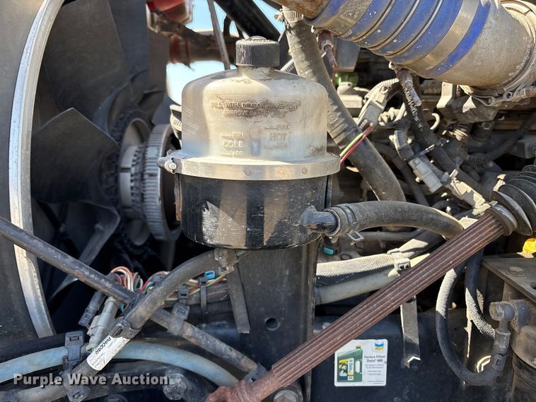 image for item EU8634 2019 Kenworth T400 hydrovac truck