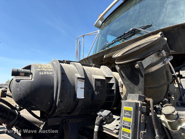 image for item EU8634 2019 Kenworth T400 hydrovac truck