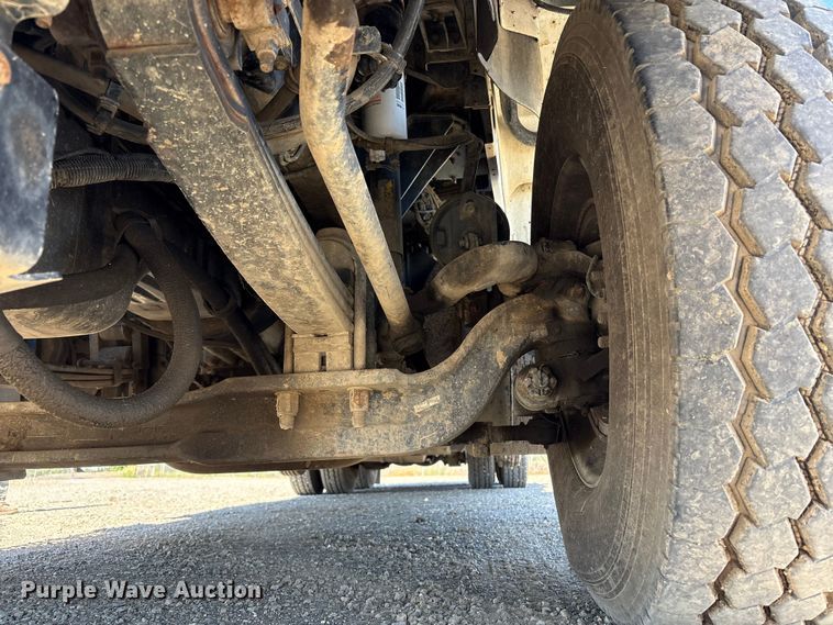 image for item EU8634 2019 Kenworth T400 hydrovac truck