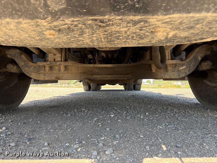 image for item EU8634 2019 Kenworth T400 hydrovac truck