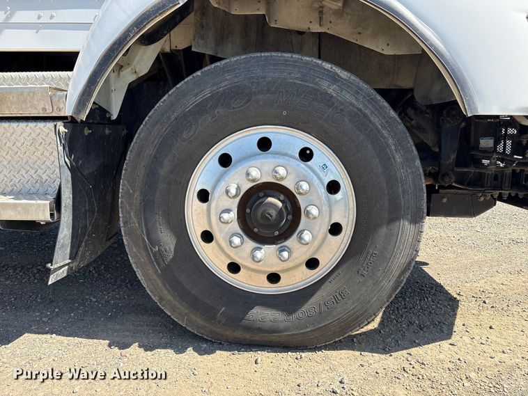 image for item EU8634 2019 Kenworth T400 hydrovac truck