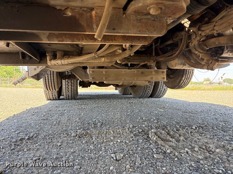 image for item EU8634 2019 Kenworth T400 hydrovac truck