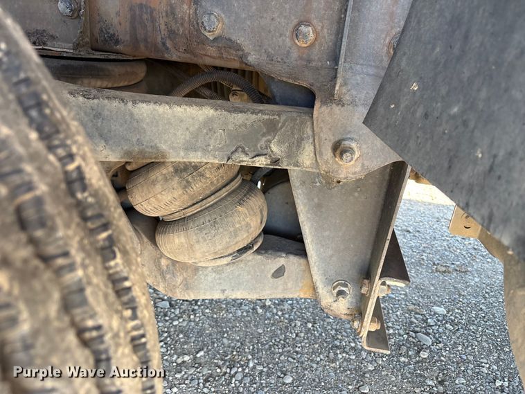 image for item EU8634 2019 Kenworth T400 hydrovac truck