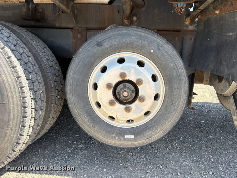 image for item EU8634 2019 Kenworth T400 hydrovac truck