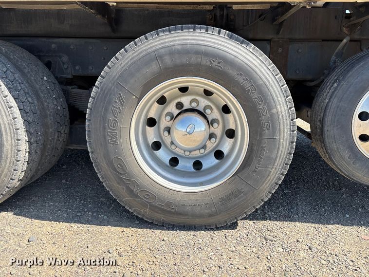 image for item EU8634 2019 Kenworth T400 hydrovac truck