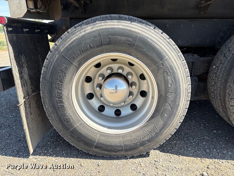 image for item EU8634 2019 Kenworth T400 hydrovac truck