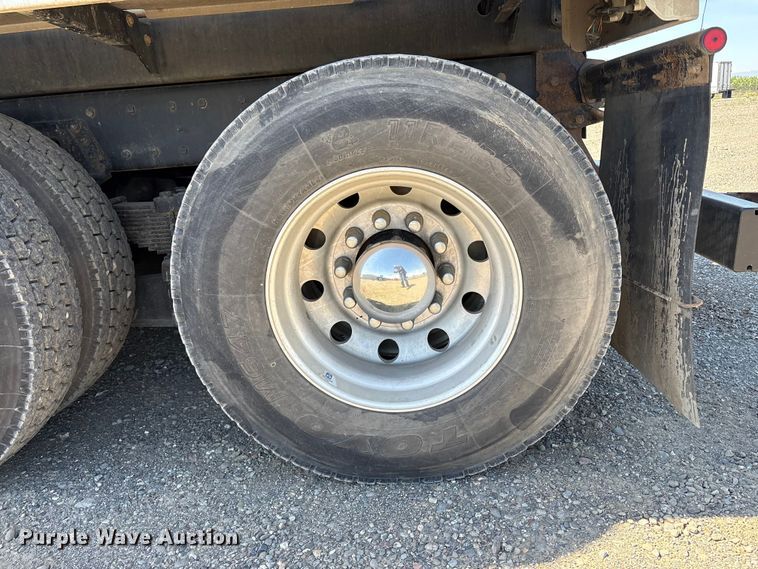 image for item EU8634 2019 Kenworth T400 hydrovac truck