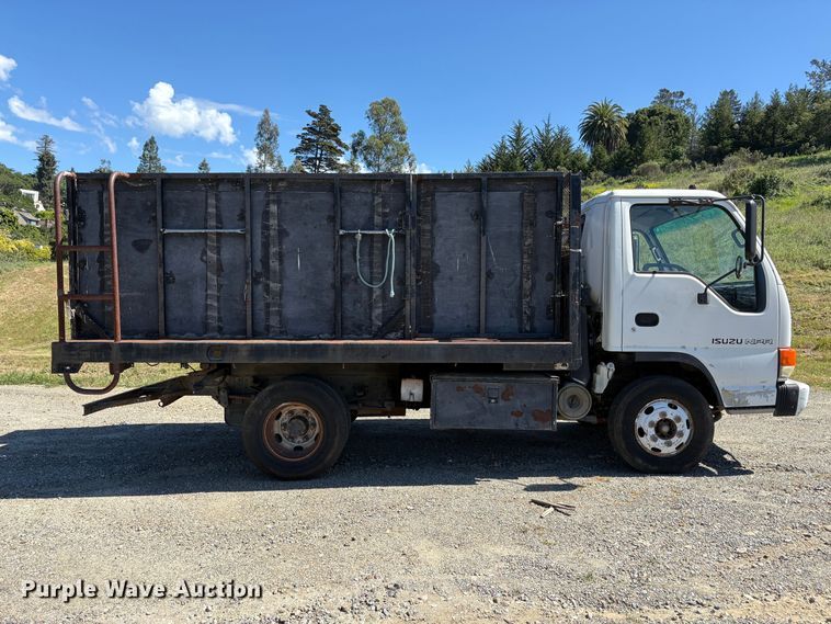 image for item EU8636 2000 Isuzu NPR dump truck