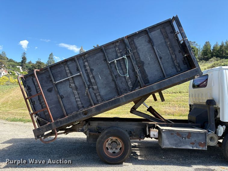 image for item EU8636 2000 Isuzu NPR dump truck