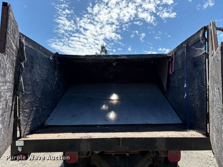 image for item EU8636 2000 Isuzu NPR dump truck