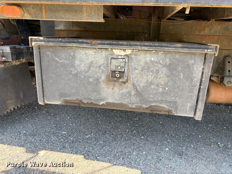 image for item EU8636 2000 Isuzu NPR dump truck