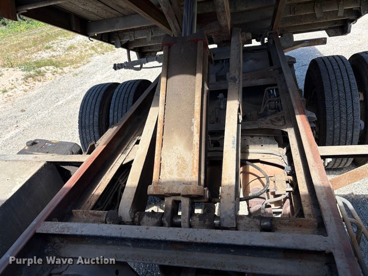 image for item EU8636 2000 Isuzu NPR dump truck