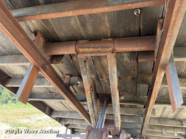 image for item EU8636 2000 Isuzu NPR dump truck