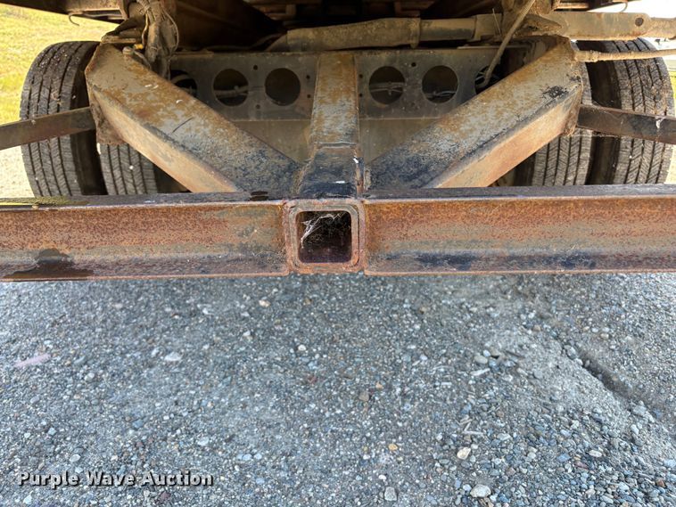 image for item EU8636 2000 Isuzu NPR dump truck