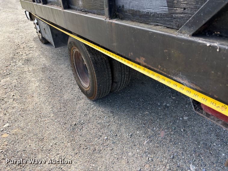 image for item EU8636 2000 Isuzu NPR dump truck