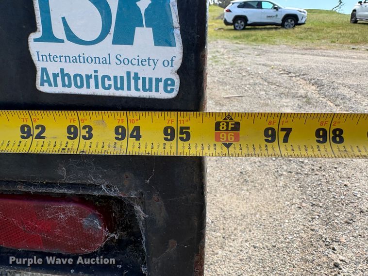 image for item EU8636 2000 Isuzu NPR dump truck