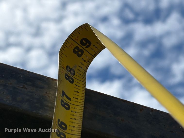 image for item EU8636 2000 Isuzu NPR dump truck