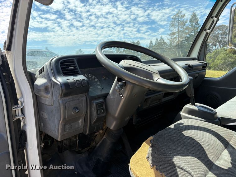 image for item EU8636 2000 Isuzu NPR dump truck