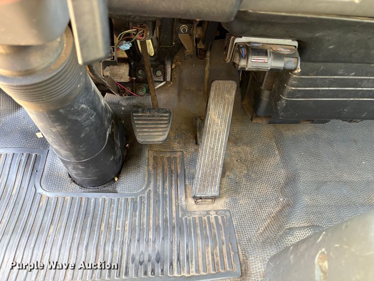 image for item EU8636 2000 Isuzu NPR dump truck