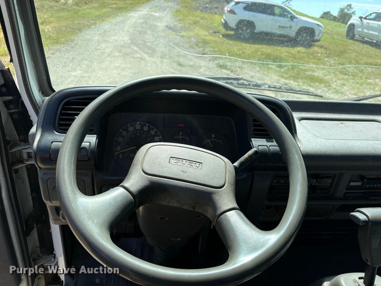 image for item EU8636 2000 Isuzu NPR dump truck