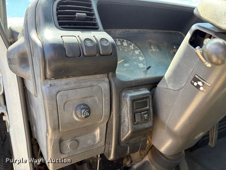 image for item EU8636 2000 Isuzu NPR dump truck