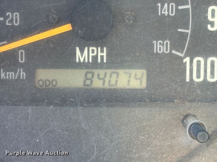 image for item EU8636 2000 Isuzu NPR dump truck