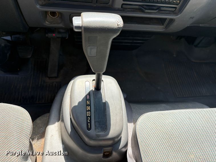 image for item EU8636 2000 Isuzu NPR dump truck