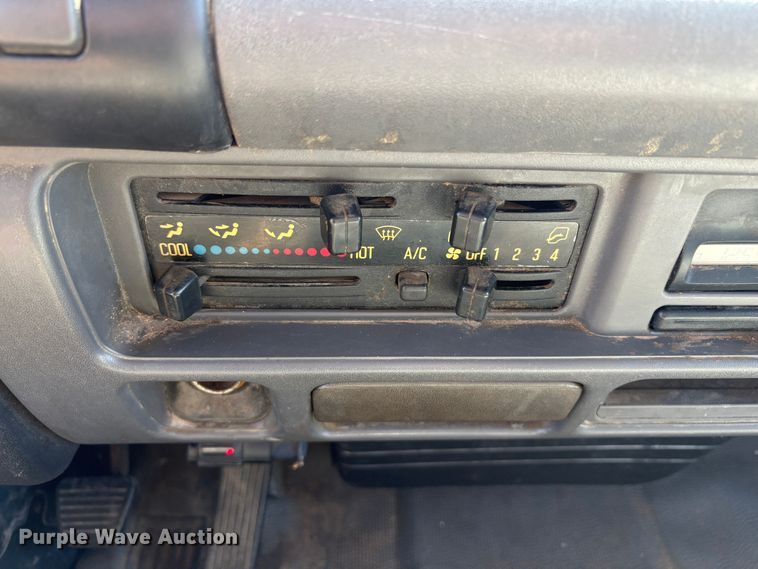 image for item EU8636 2000 Isuzu NPR dump truck