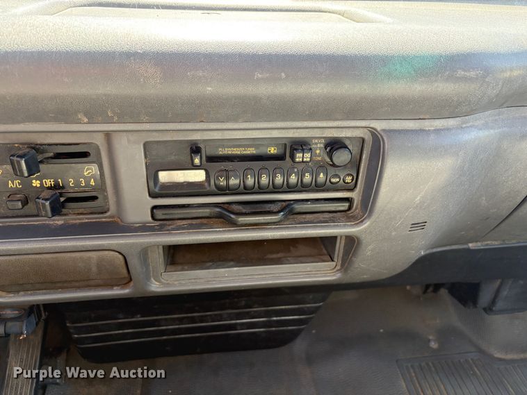 image for item EU8636 2000 Isuzu NPR dump truck