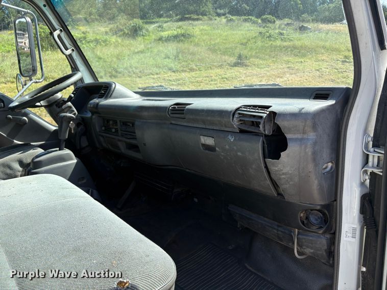 image for item EU8636 2000 Isuzu NPR dump truck