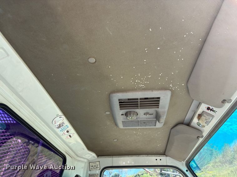 image for item EU8636 2000 Isuzu NPR dump truck