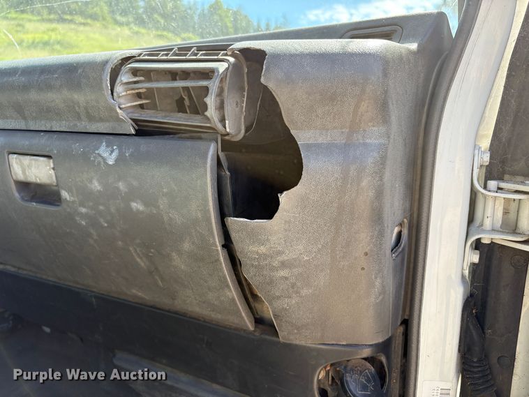 image for item EU8636 2000 Isuzu NPR dump truck