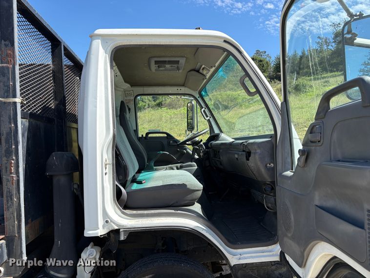 image for item EU8636 2000 Isuzu NPR dump truck