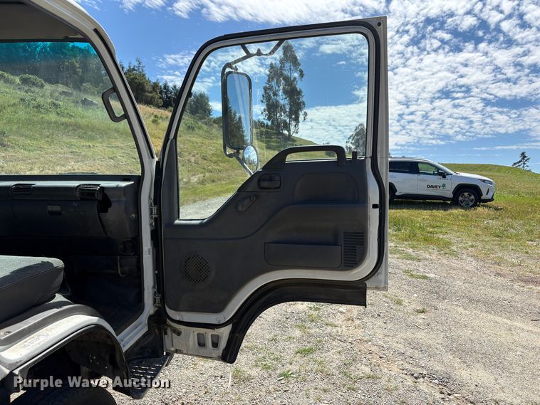 image for item EU8636 2000 Isuzu NPR dump truck