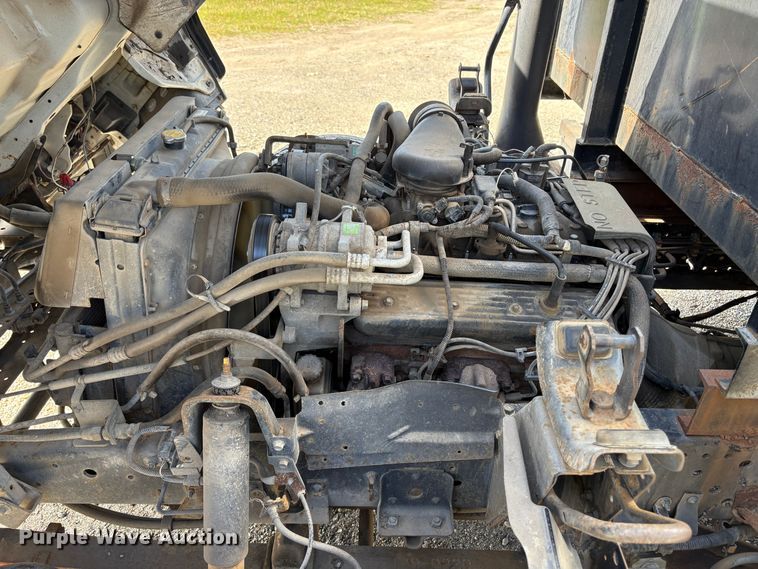 image for item EU8636 2000 Isuzu NPR dump truck