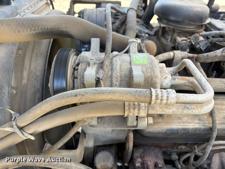 image for item EU8636 2000 Isuzu NPR dump truck