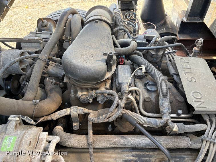 image for item EU8636 2000 Isuzu NPR dump truck