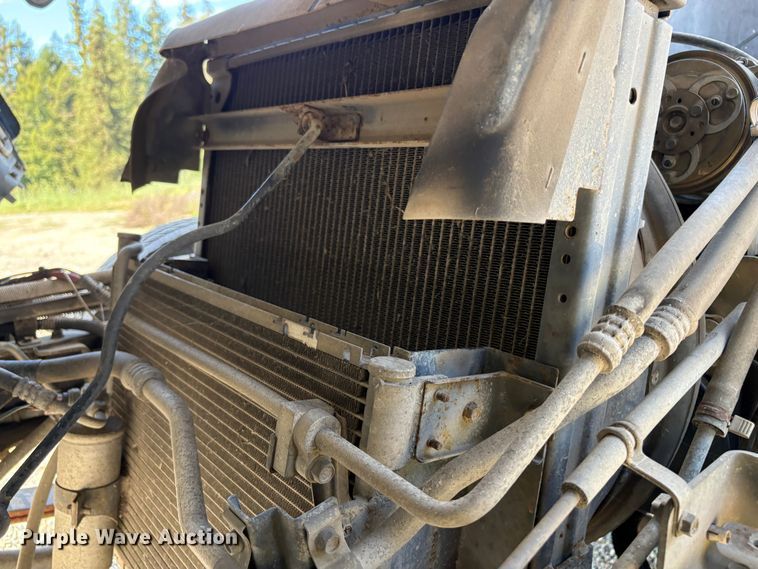 image for item EU8636 2000 Isuzu NPR dump truck