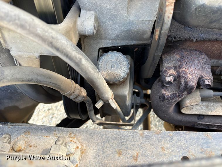 image for item EU8636 2000 Isuzu NPR dump truck