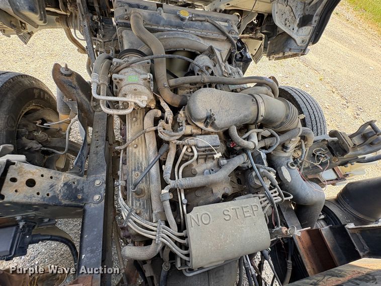 image for item EU8636 2000 Isuzu NPR dump truck