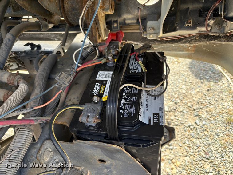 image for item EU8636 2000 Isuzu NPR dump truck