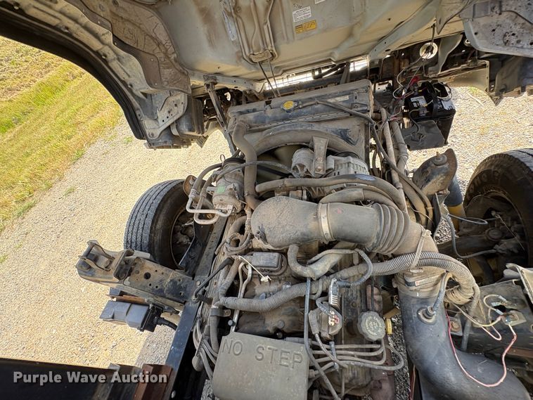 image for item EU8636 2000 Isuzu NPR dump truck