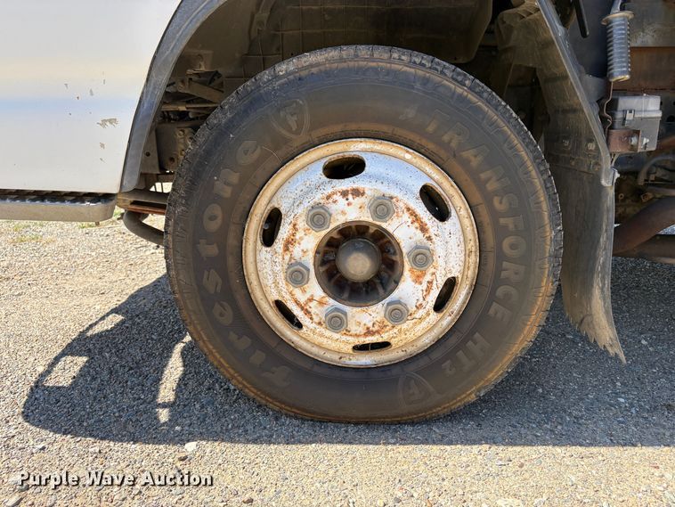 image for item EU8636 2000 Isuzu NPR dump truck