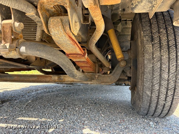 image for item EU8636 2000 Isuzu NPR dump truck