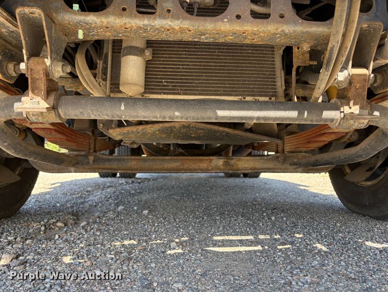 image for item EU8636 2000 Isuzu NPR dump truck