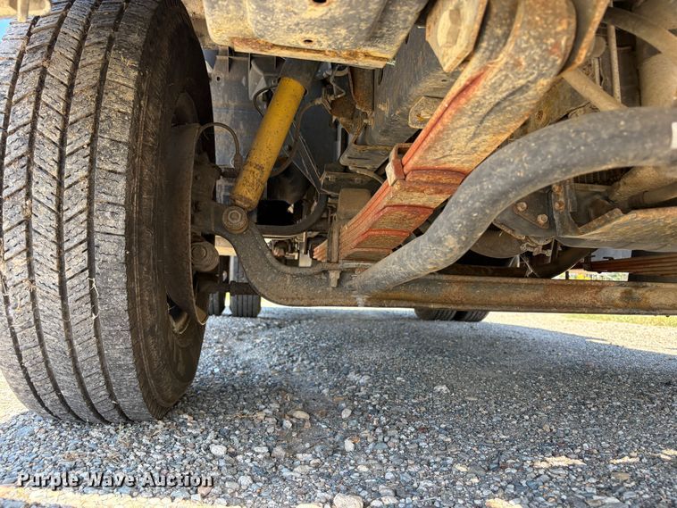 image for item EU8636 2000 Isuzu NPR dump truck