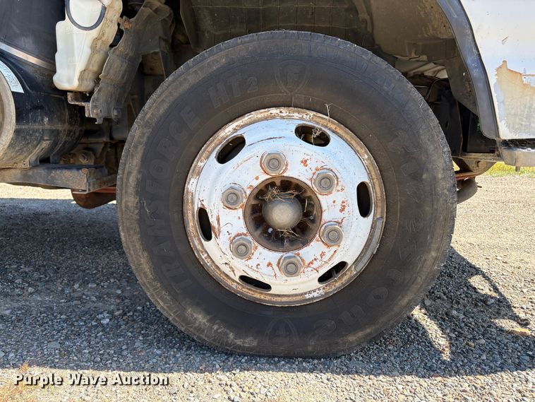 image for item EU8636 2000 Isuzu NPR dump truck